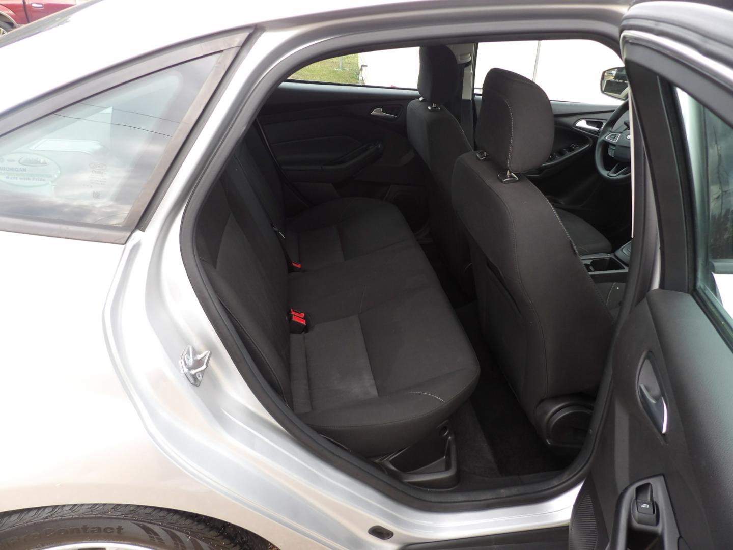 2018 Ingot Silver Metallic /Black Ford Focus SE (1FADP3FE4JL) with an 1.0L engine, automatic transmission, located at 401 First NE, Bearden, AR, 71720, (870) 687-3414, 33.726528, -92.611519 - Photo#15